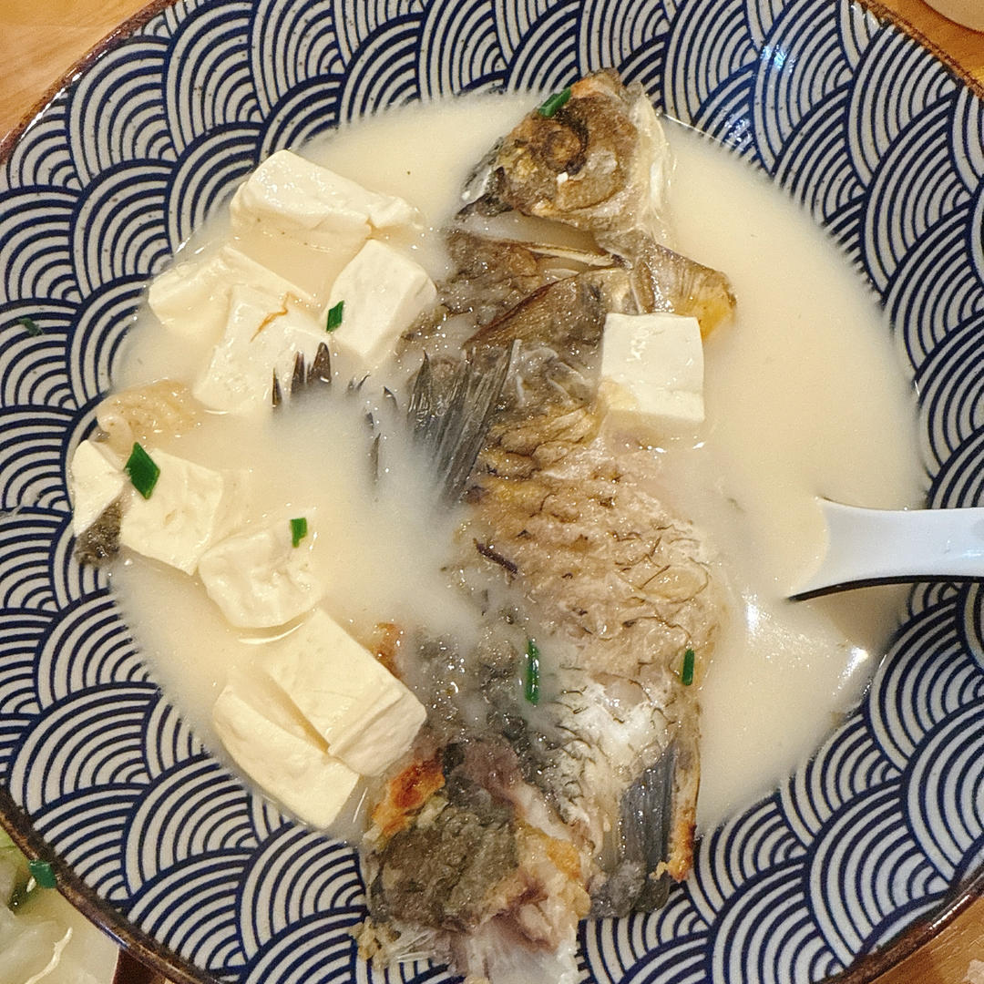 鲫鱼汤(鲫鱼豆腐汤)