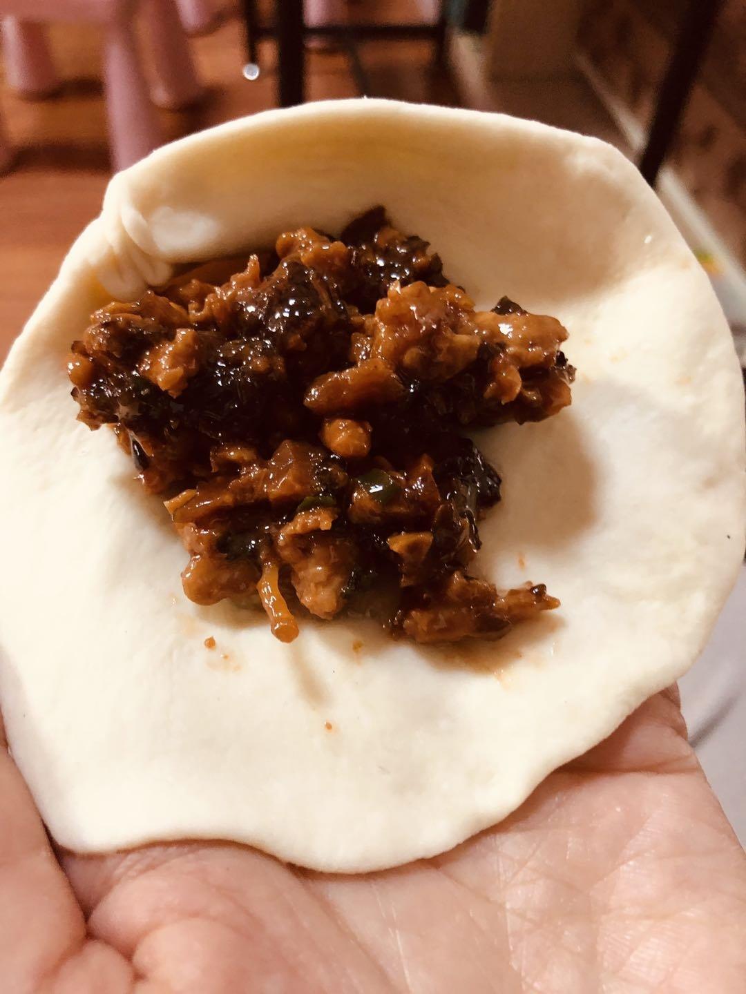 鲜嫩多汁❗️巨好吃的木耳香菇鸡腿酱肉包子