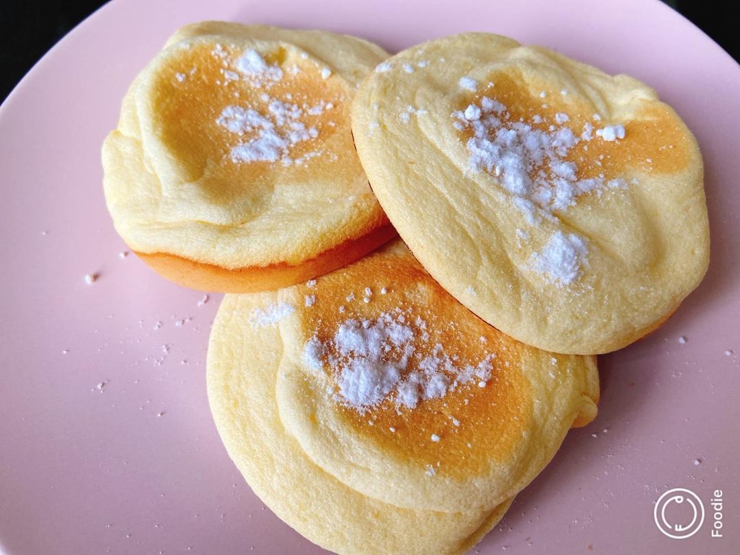 不用烤箱 15分钟无油低糖的舒芙蕾蛋糕松饼 🥞 蓬松绵软
