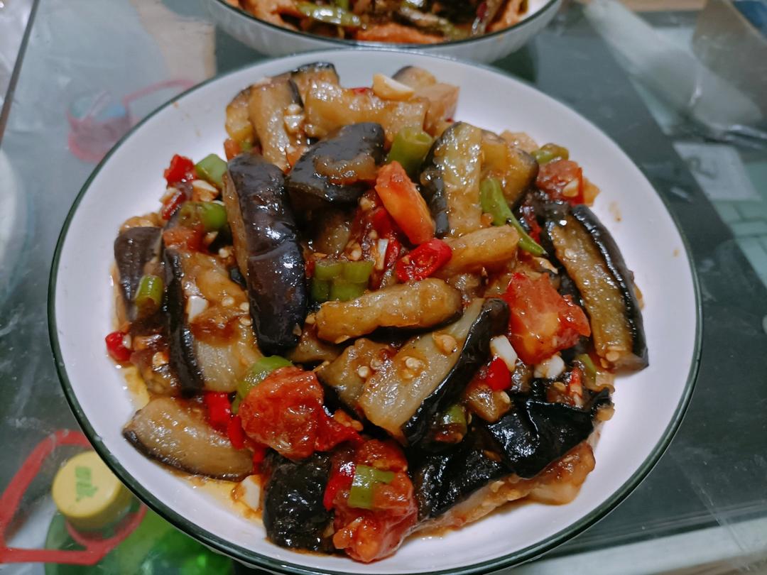 红烧茄子（佐西红柿尖椒）