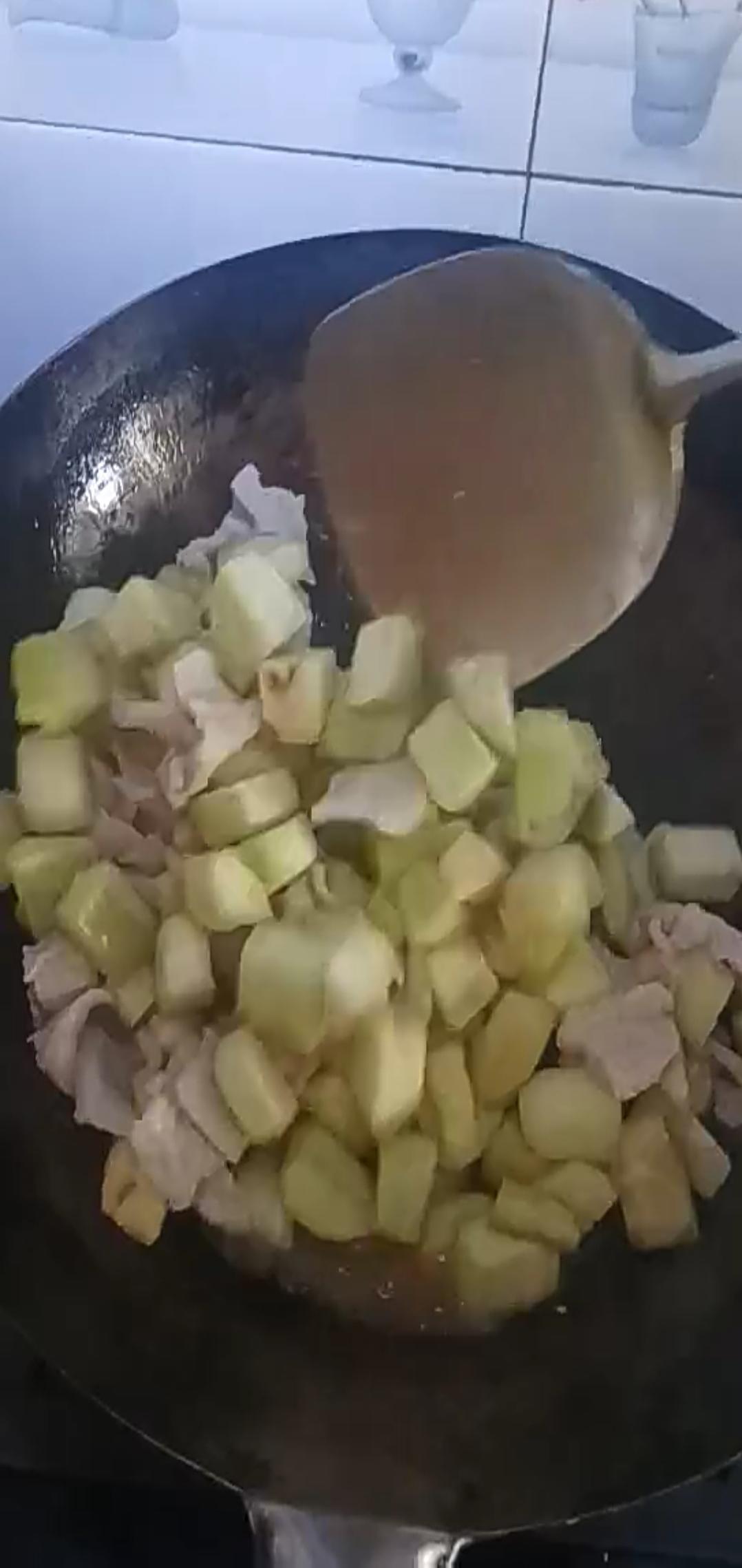 五花肉炒茄子