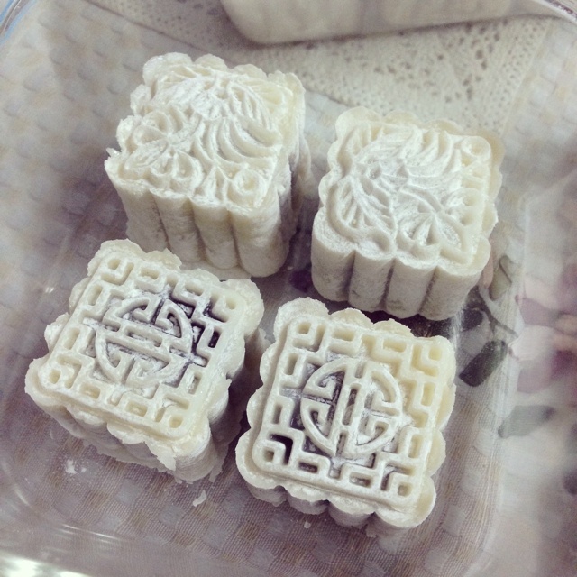 紫薯冰皮月饼