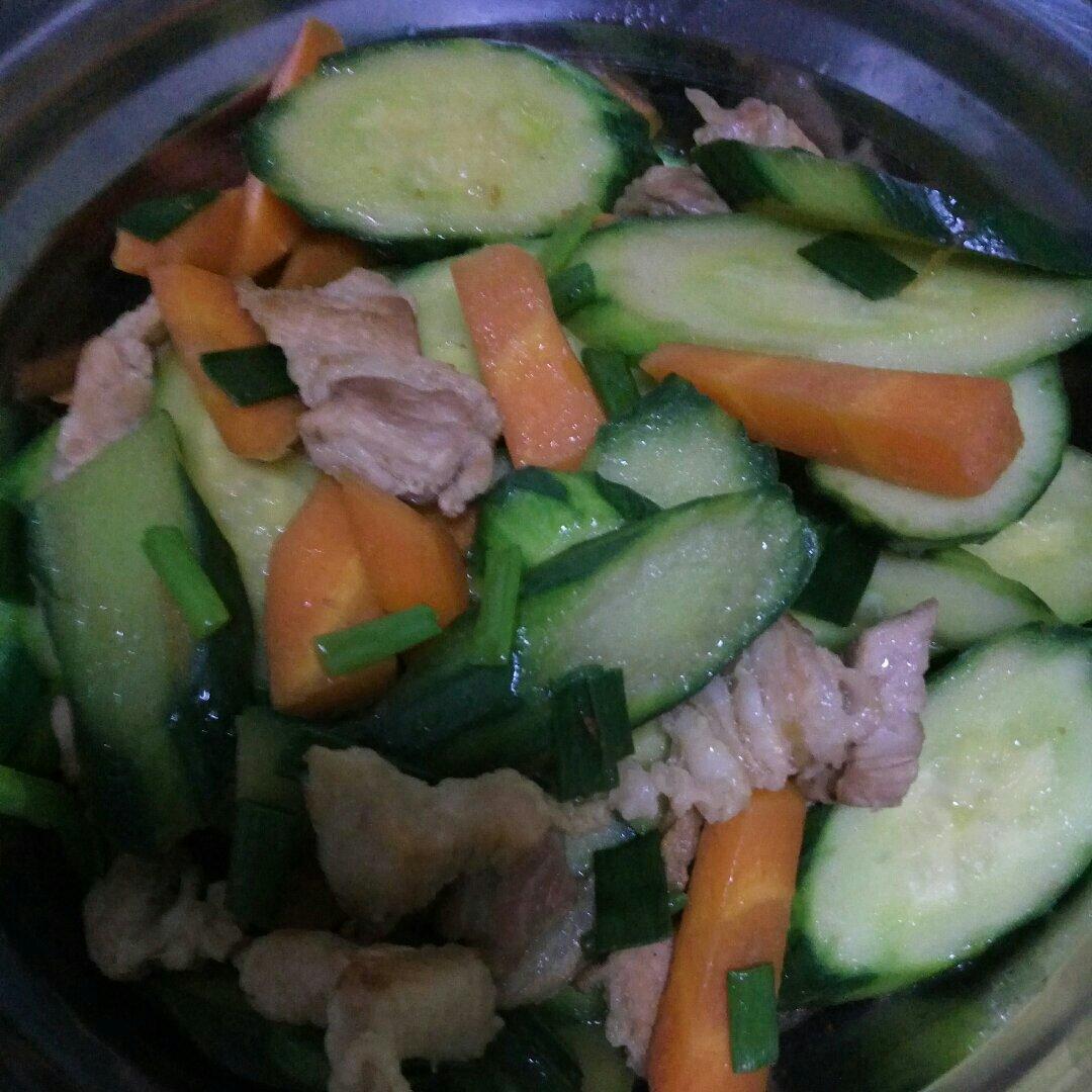 胡萝卜青瓜炒肉片