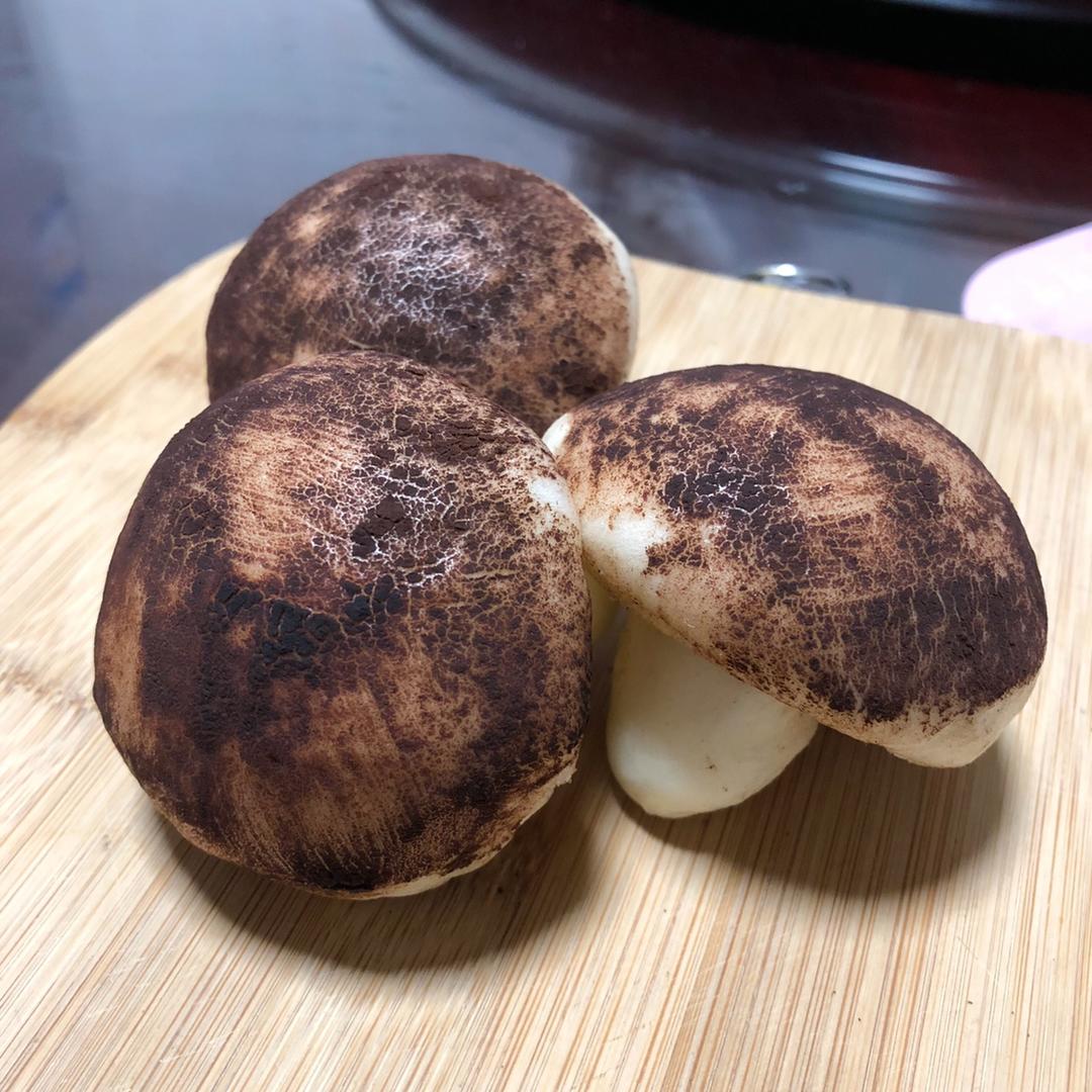 【蘑菇奶黄包】