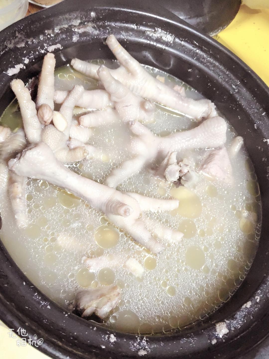 眉豆花生鸡爪美颜汤的做法