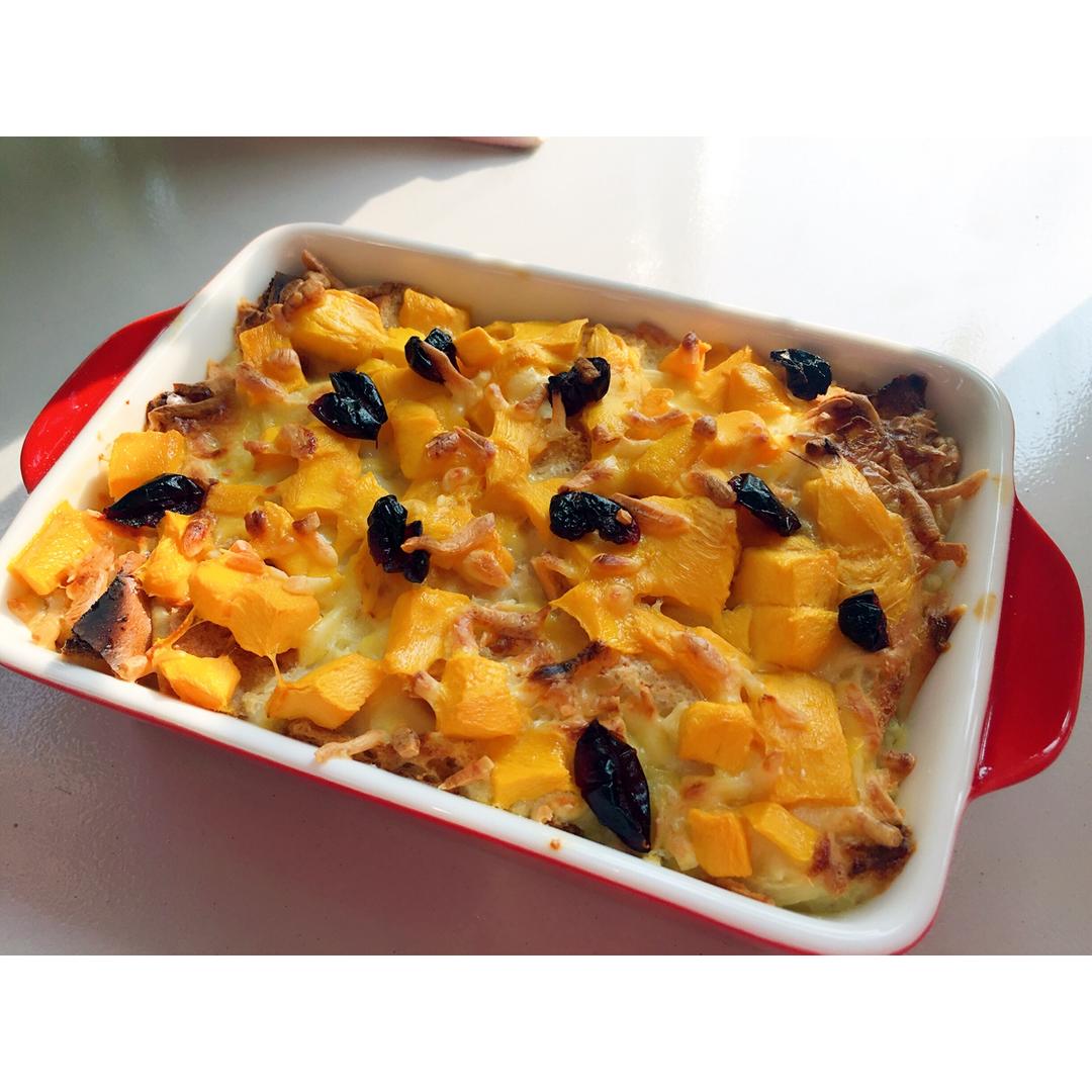 菠萝葡萄干面包布丁