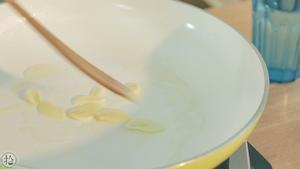 菠菜蛋黄粥 & 上汤菠菜的做法 步骤14