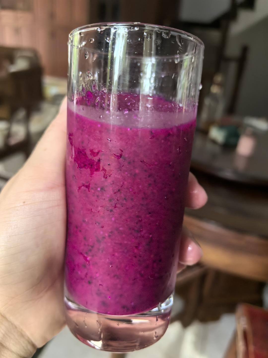 火龙果蜂蜜奶昔