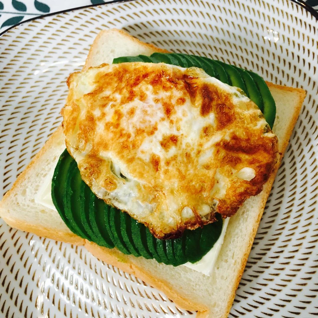 鳄梨美式蛋多士