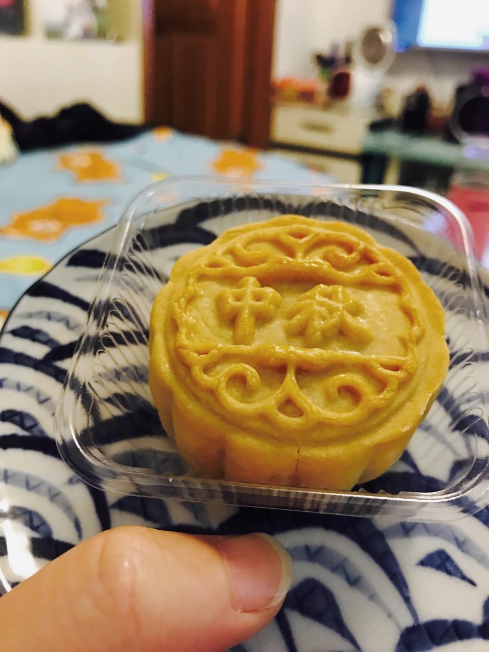 广式月饼—蛋黄莲蓉月饼
