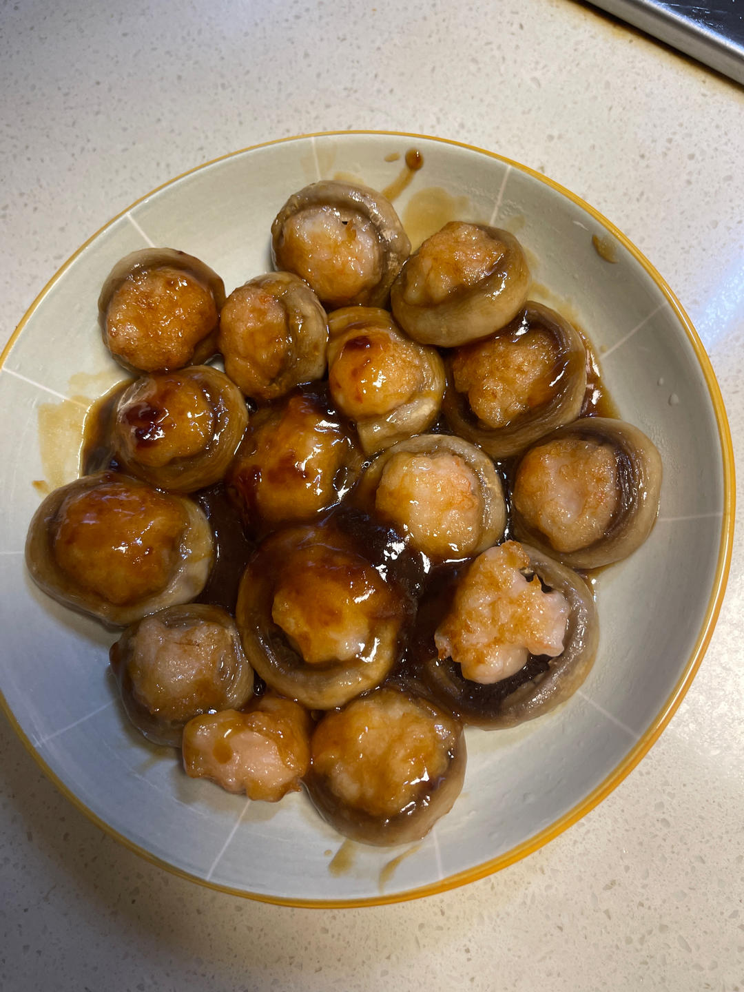 一口爆汁的虾滑酿口蘑