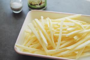 欧芹海盐烤薯条Chips with Parsley Salt——北鼎烤箱食谱的做法 步骤3