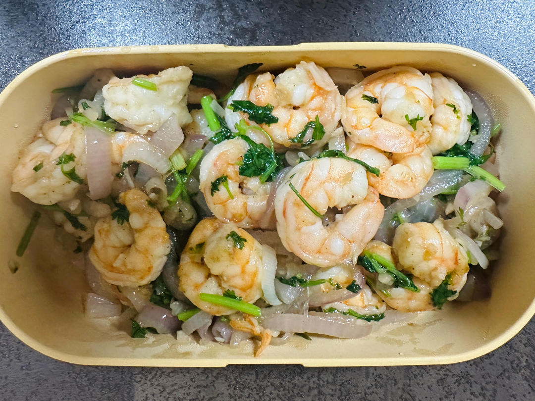 黄油洋葱香菜蒜蓉虾仁（低碳生酮家常版）的做法
