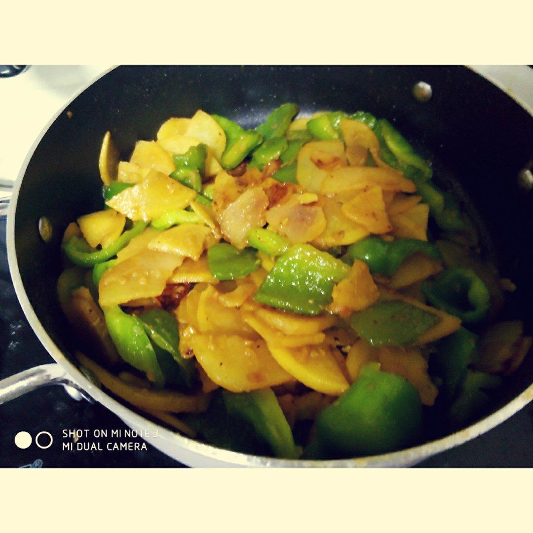 青椒番茄土豆片