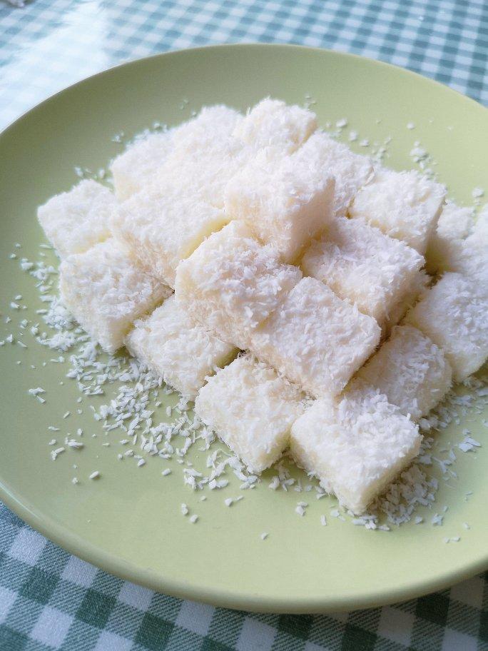 【视频】85度C 椰蓉牛奶小方～不用烤箱的夏日甜点