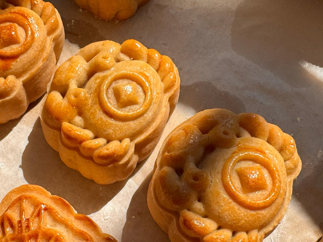 广式月饼—蛋黄莲蓉月饼