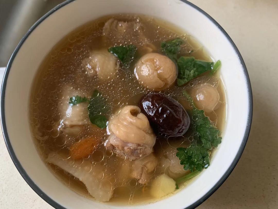 香菇炖鸡汤