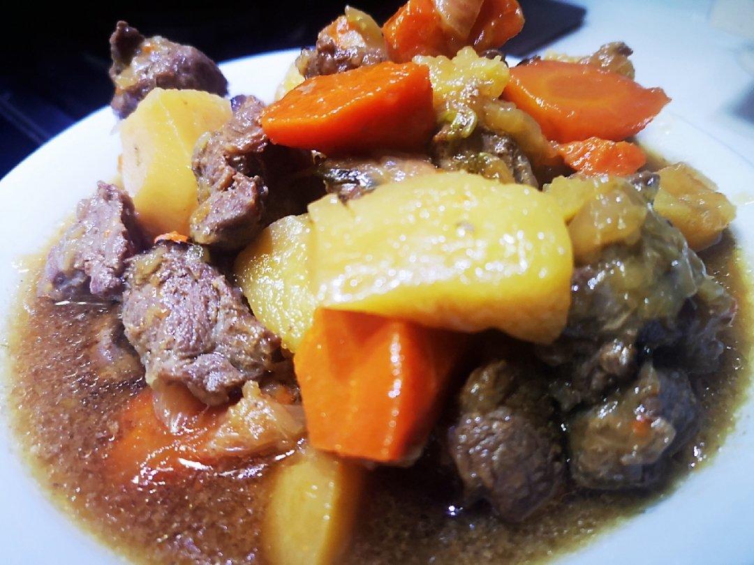 红烧牛肉土豆 （独家秘制）