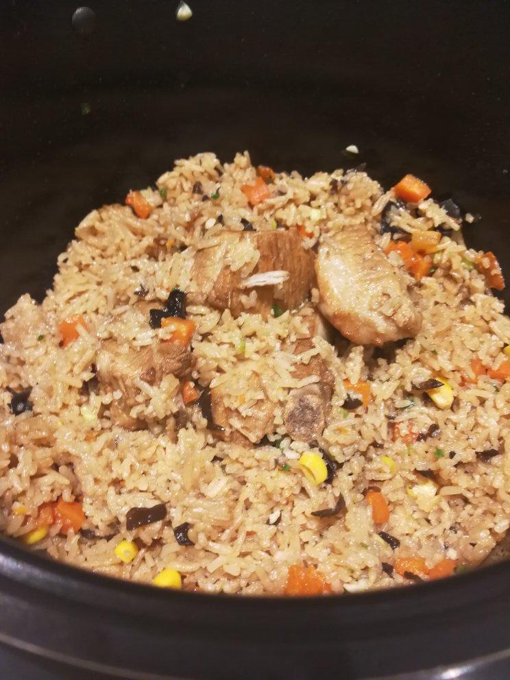 喷香排骨焖饭（爆好吃）