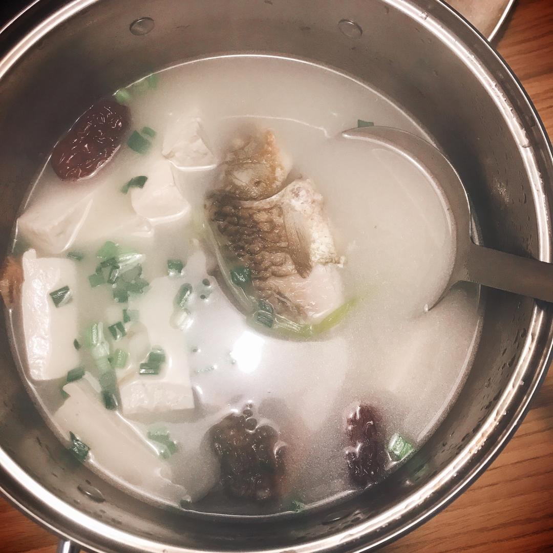 鲫鱼豆腐汤