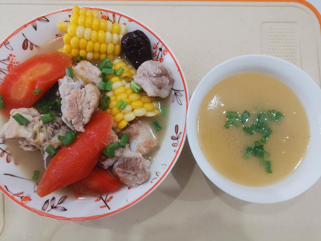 滋补养生 —— 玉米胡萝卜清炖排骨汤🌽