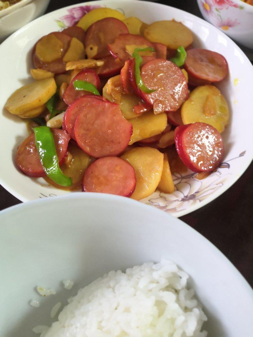 红肠土豆片