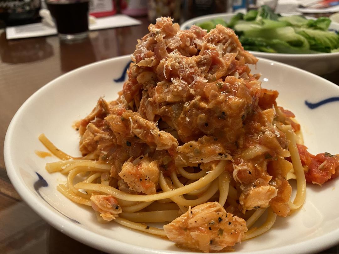 creamy salmon tomato pasta 三文鱼番茄意面的做法