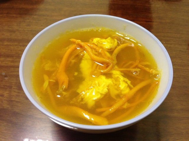 小巧小成做的鲜虫草花鸡蛋汤