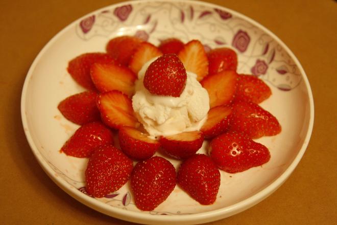 有爱草莓盘的做法