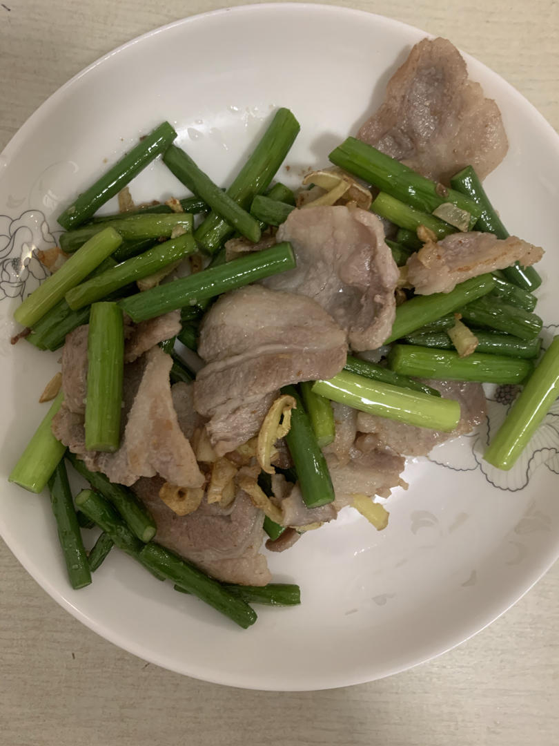 上班族快手晚餐“蒜苔炒五花肉”