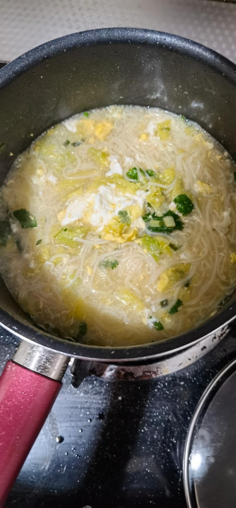 家常白菜挂面汤