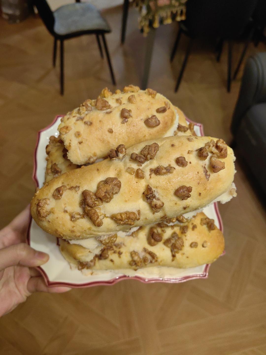 出炉秒扫光系列：核桃布里奥斯面包！