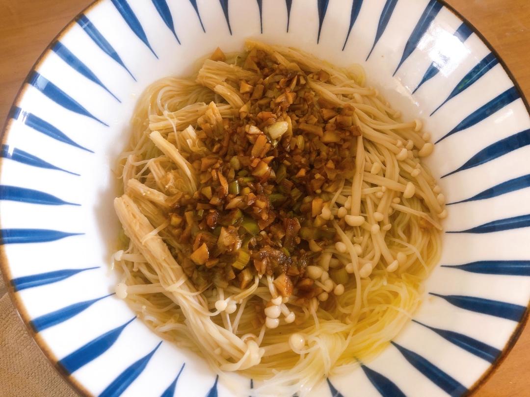 「蒜蓉粉丝金针菇」