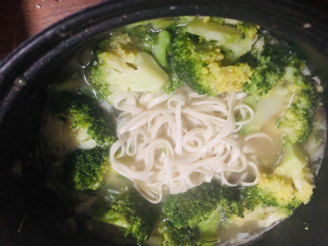 西兰花这样炒，我家的肉肉靠边站