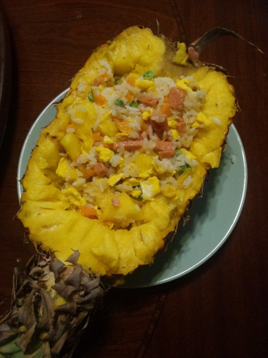 五彩菠萝饭