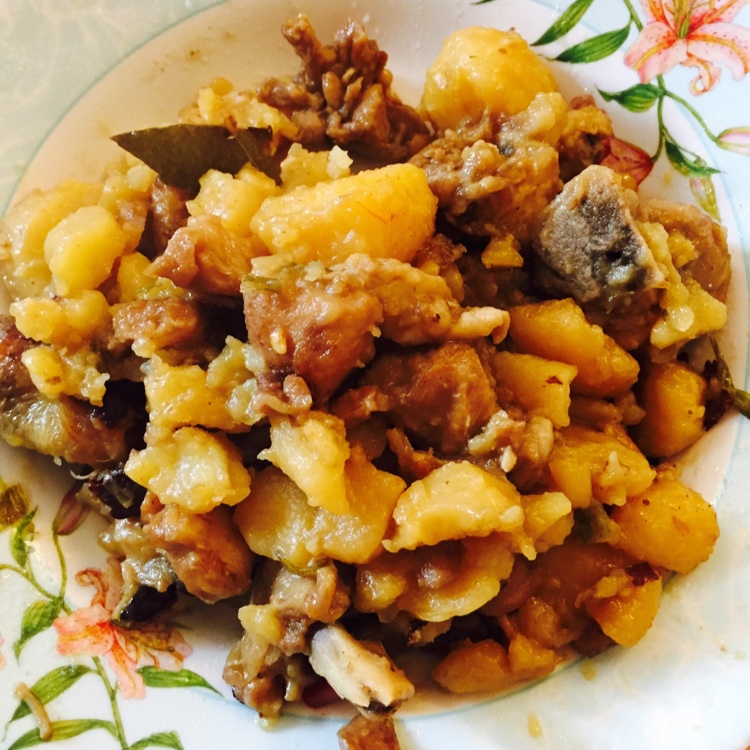 土豆炖鸡块