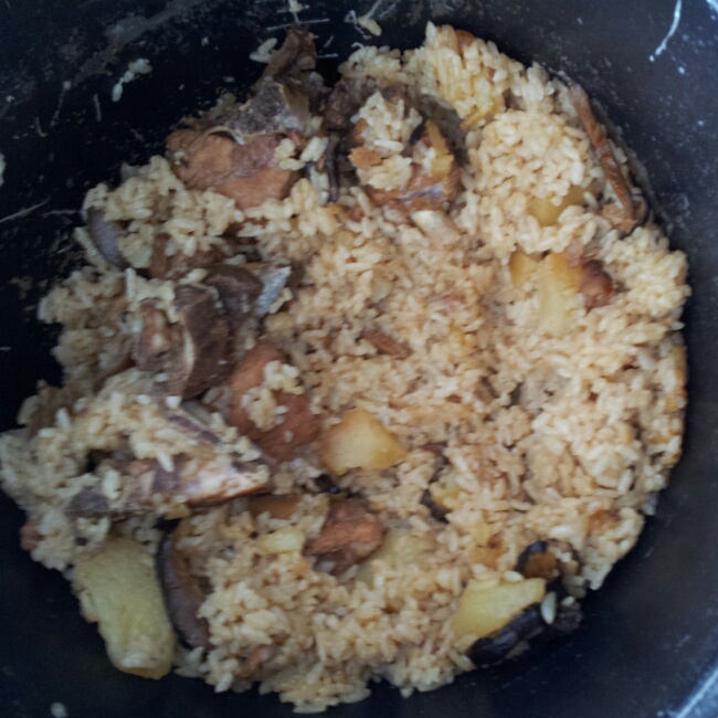 喷香排骨焖饭（爆好吃）