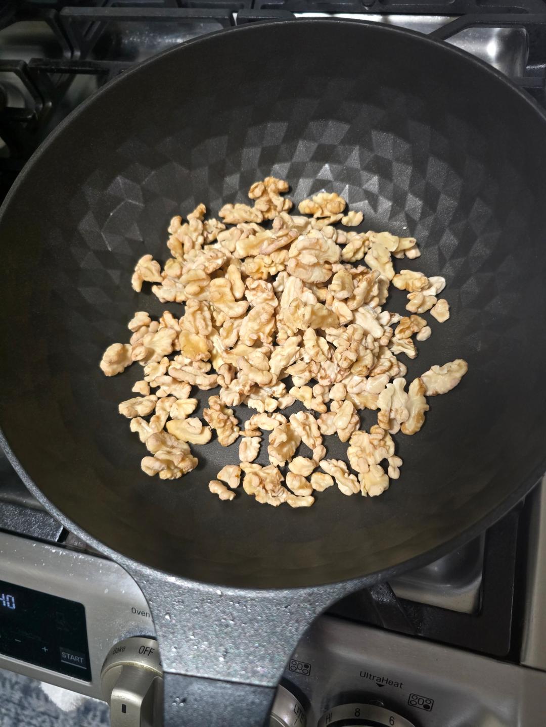 黑芝麻糊和核桃糊的做法 步骤1