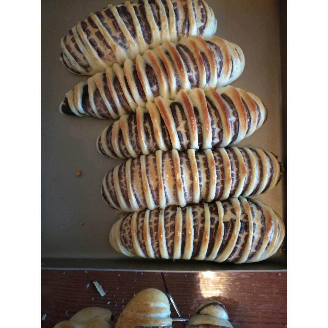 豆沙毛毛虫面包