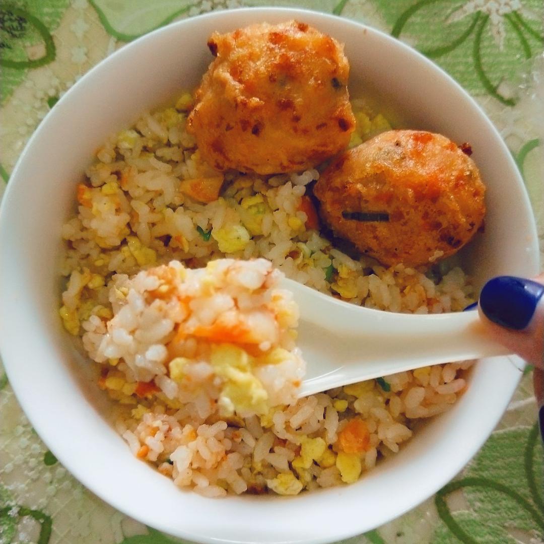 m为吃狂做的骨肉相连蛋炒饭