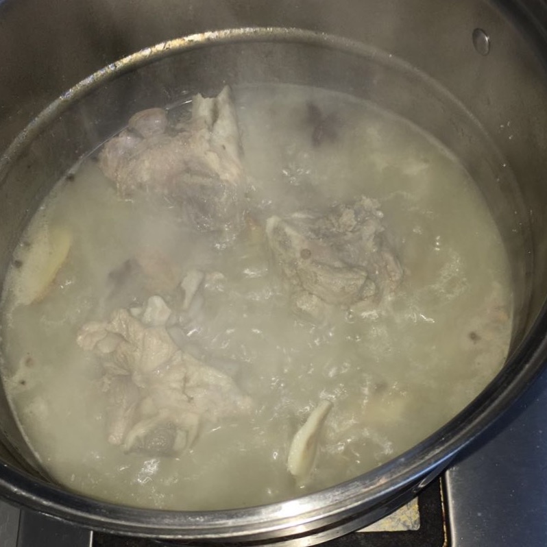 最单纯的大骨头汤