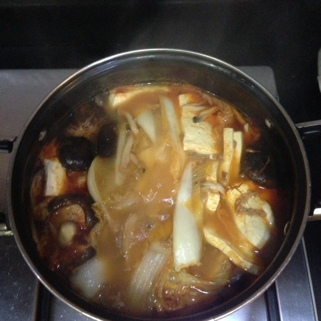 韩式鲜菌辣肥牛汤锅