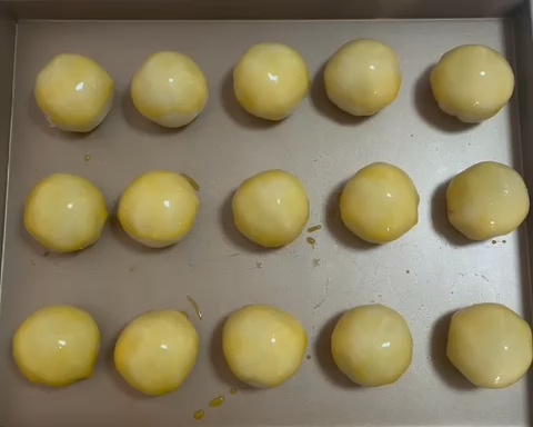 黄油版蛋黄酥，生包蛋黄的做法 步骤10