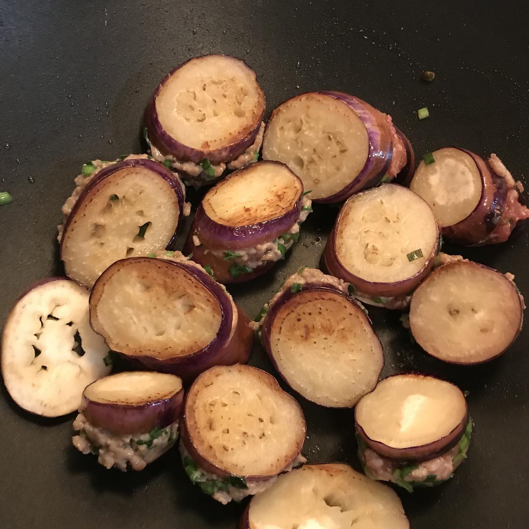 烩茄盒 茄子包韭菜肉的做法