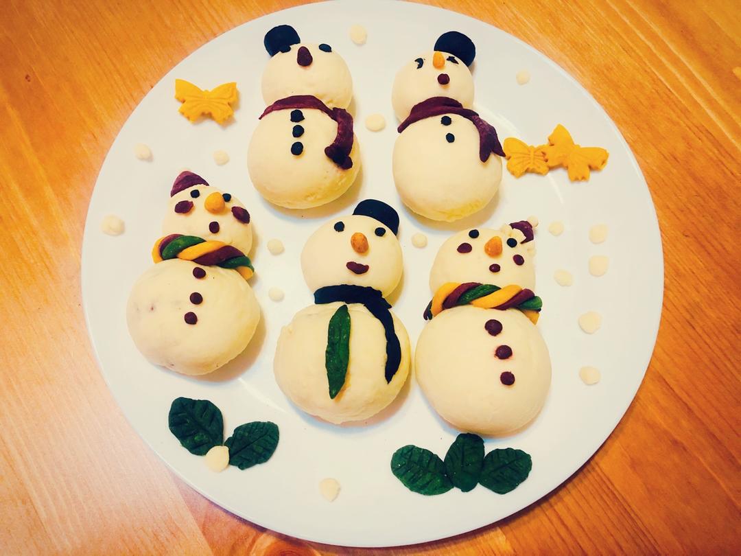 圣诞雪人交头接耳挤挤馒头