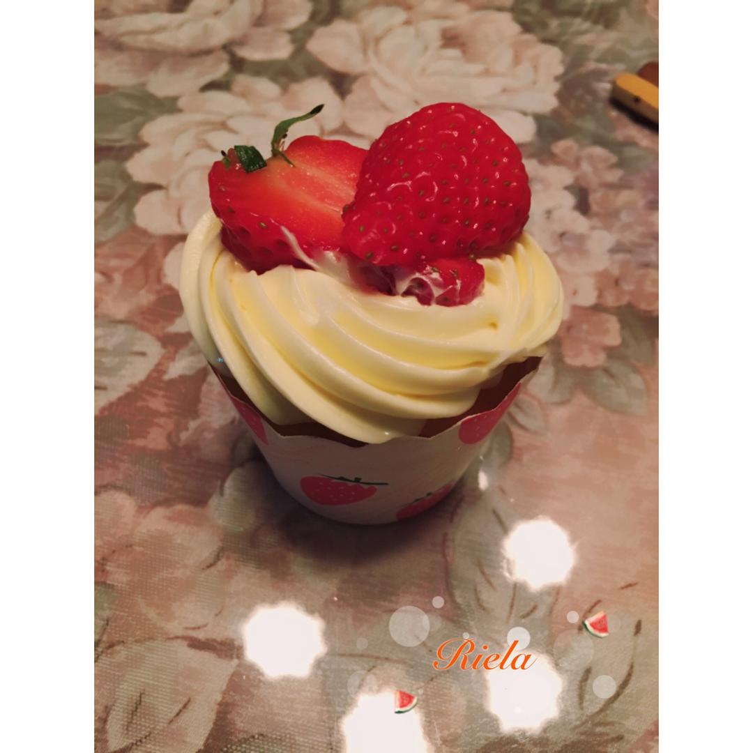 软绵绵戚风纸杯蛋糕