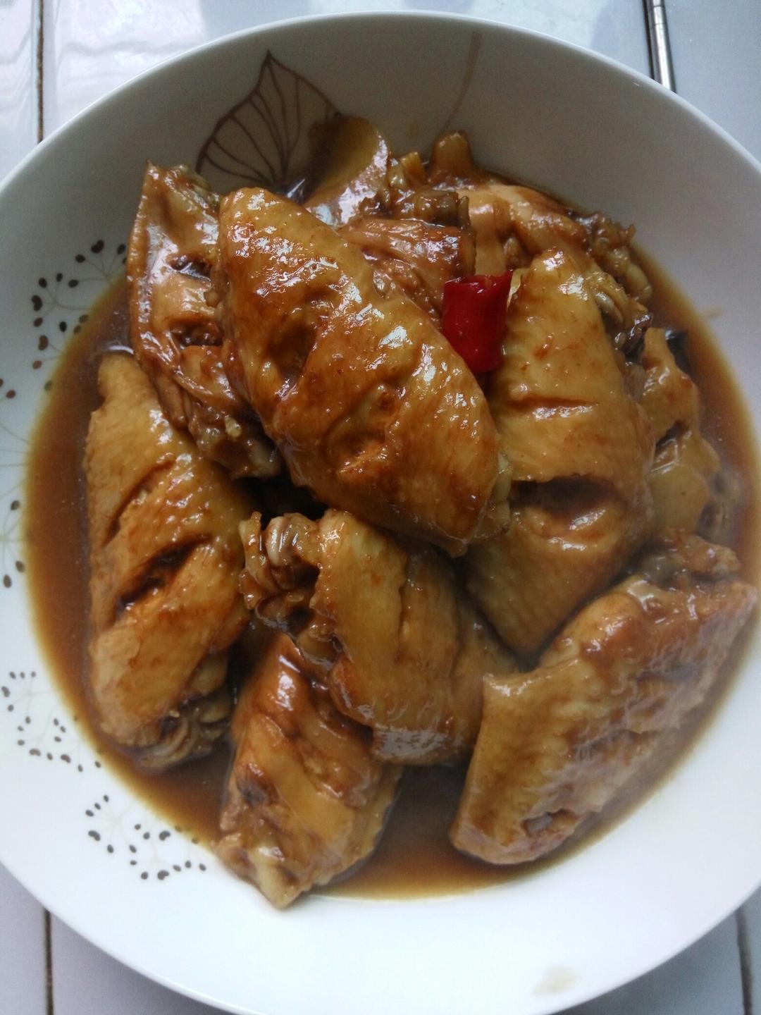 家常菜 红烧鸡翅 香水,～~做的红烧鸡翅 赞 鸡翅中,葱姜,八角,桂皮,油