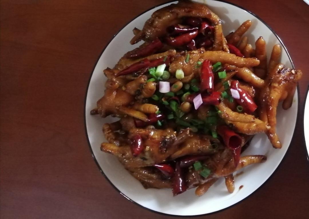 好吃到手指都吃掉的卤鸡爪