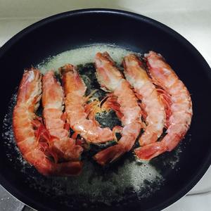 牛油煎阿根廷红虾的做法 步骤2