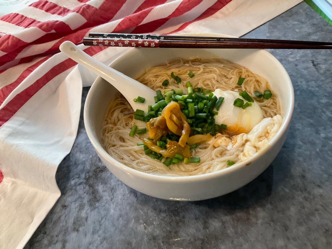 早起就为了这碗荷包蛋清汤面！好吃到一滴汤不剩